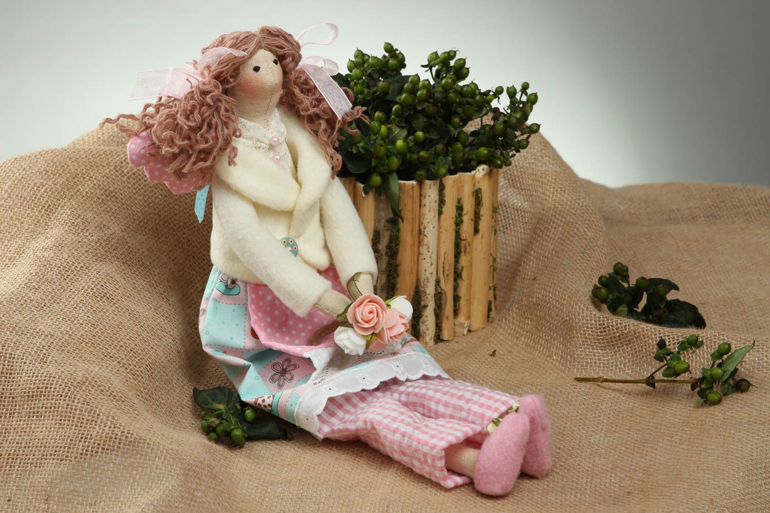 Muñeca artesanal de lino y forro polar decoración de interior juguete decorativo foto 1