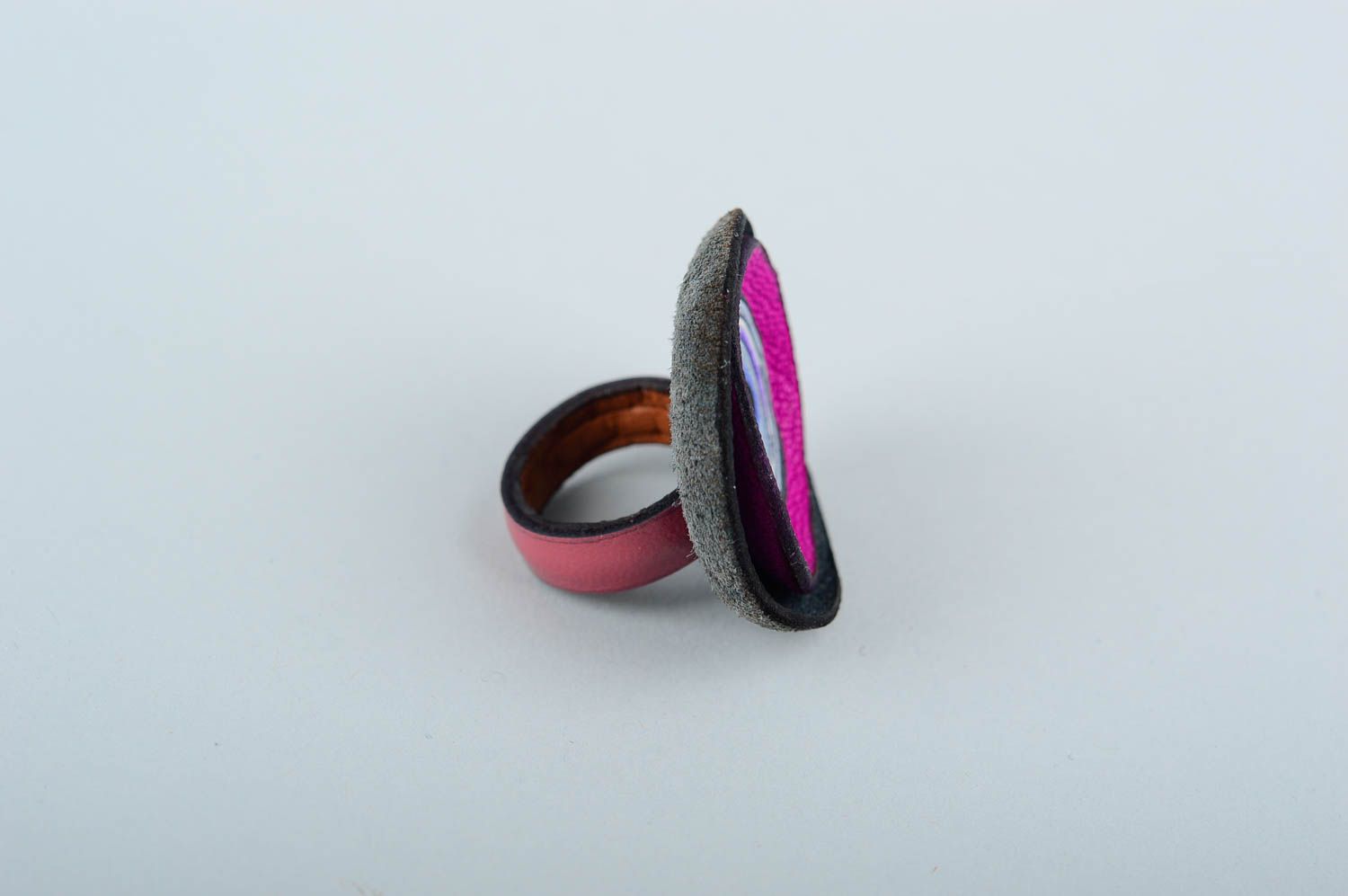 Beautiful handmade ring evening ring made of leather fashion leather jewelry photo 3