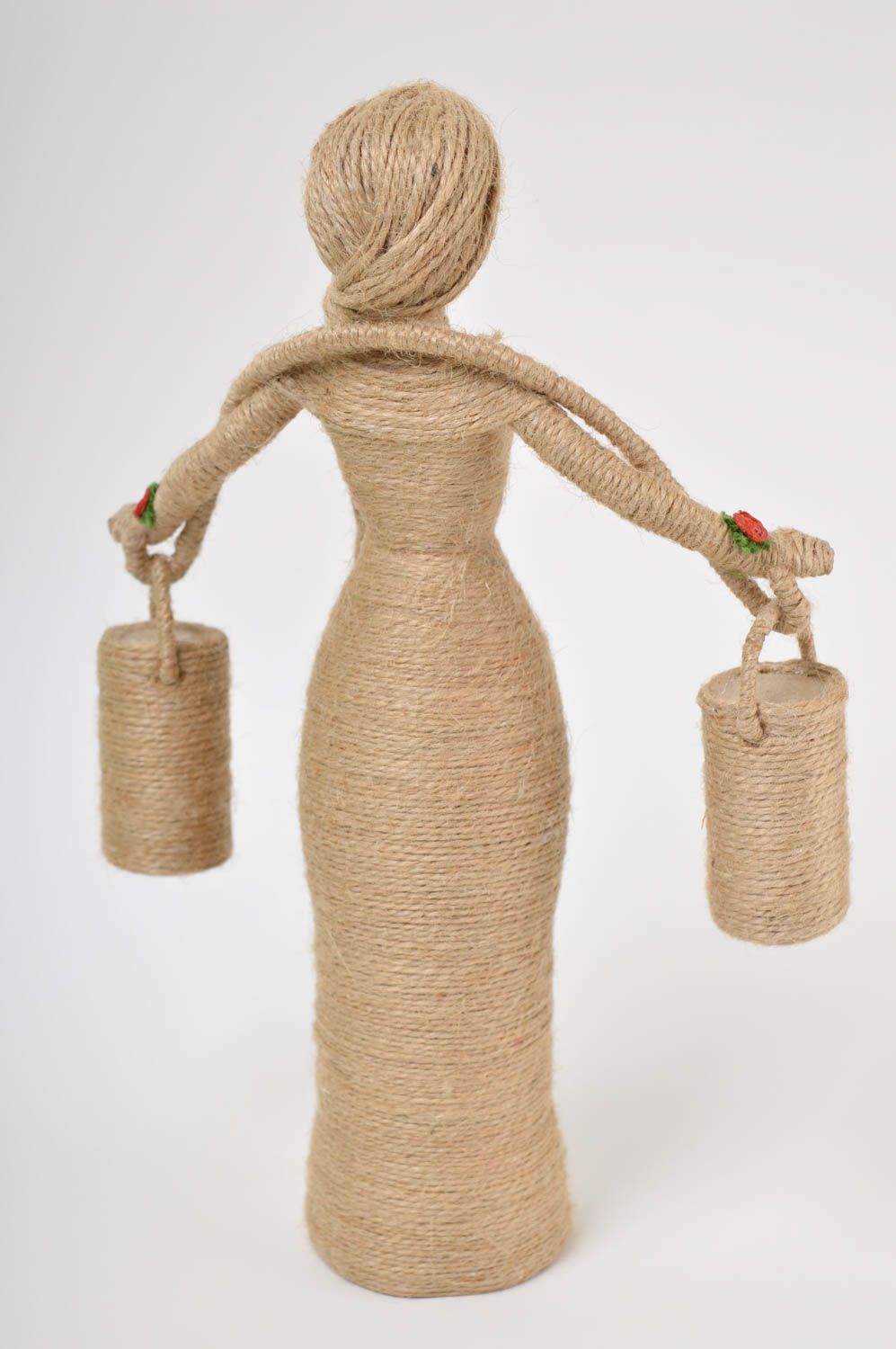 Кукла ручной работы декор для дома кукла из шпагата статуэтка Девушка с ведрами фото 5