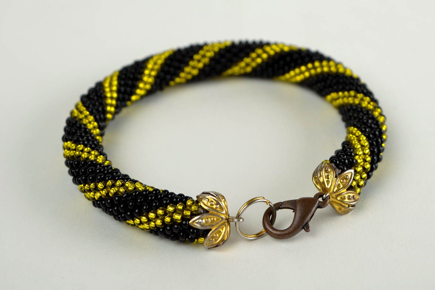 Украшение ручной работы браслет из бисера черно желтый модный браслет женский фото 5