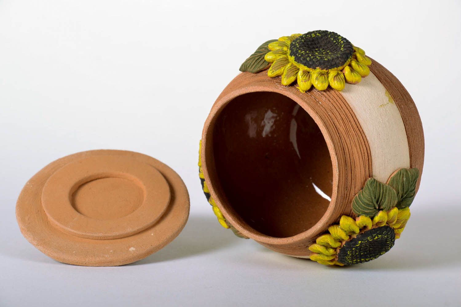 4,3 inches ceramic pot in country style with molded sunflowers and lid 1 lb photo 4