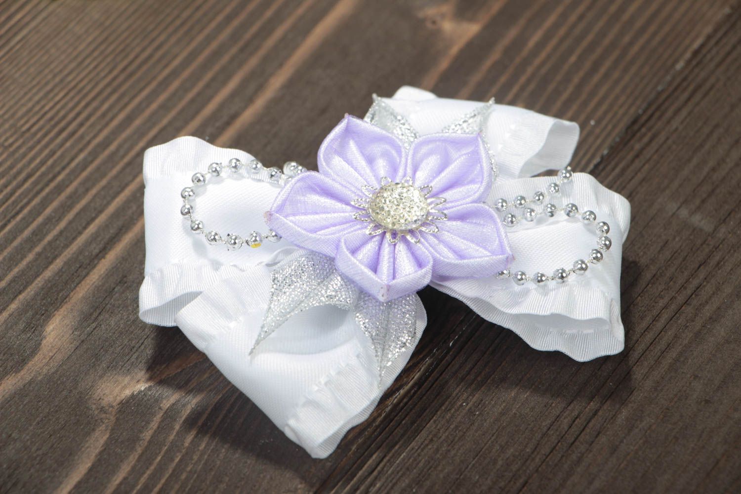 Weiße elegante originelle handgemachte Haarspange für Kinder üppige Blume foto 1