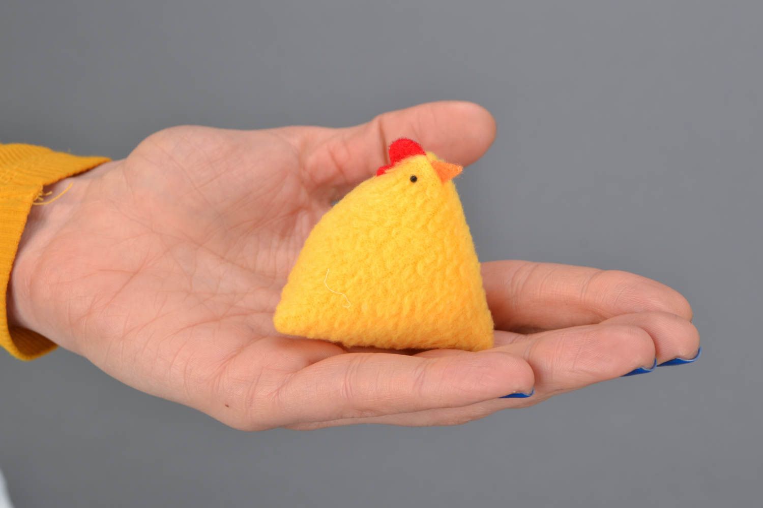 Soft needle cushion in the shape of yellow hen photo 2