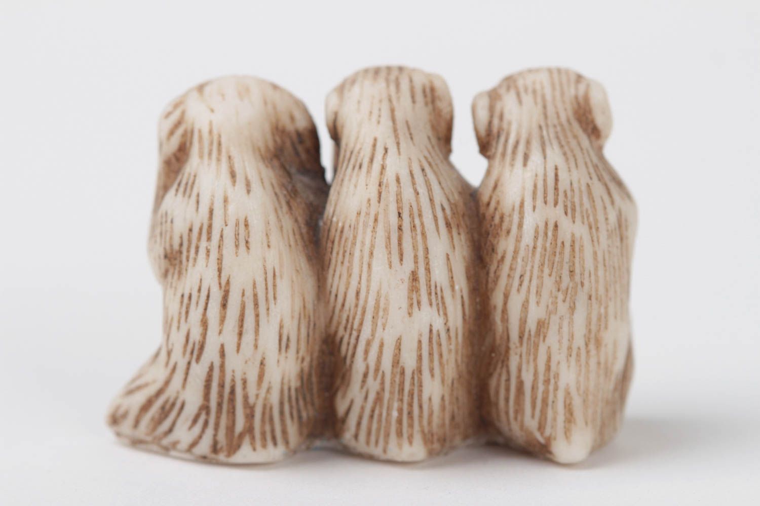 Фигурка три обезьяны из мраморной пудры небольшая светлая литая ручной работы фото 4