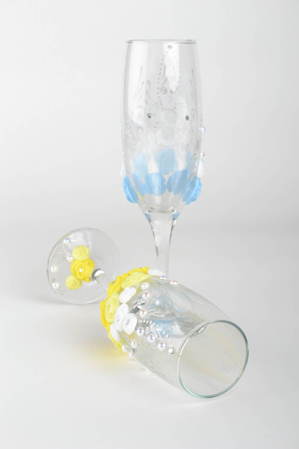 Свадебные бокалы с лепными элементами из полимерной глины ручной работы 2 штуки фото 2