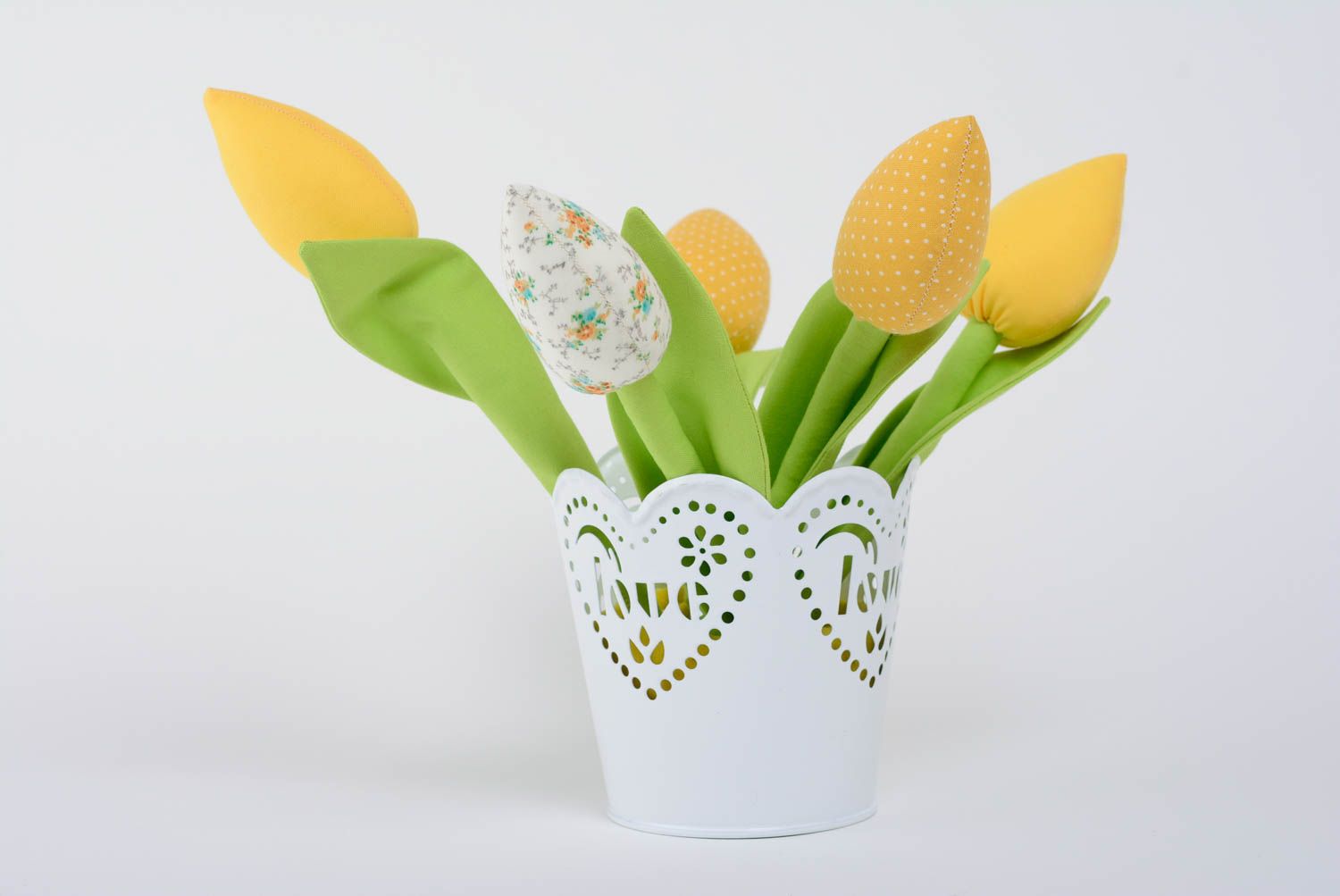 Fleurs en tissu bouquet de tulipes jaunes et blanche à motif faites main photo 5