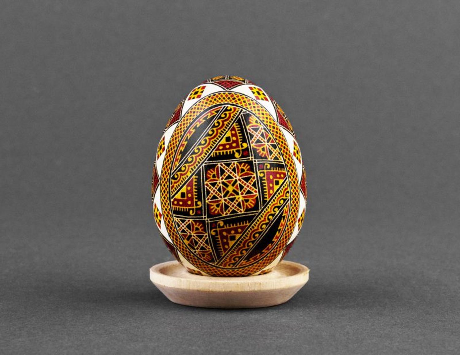 Pysanka con l'ornamento dipinta a mano L'uovo decorativo ucraino fatto a mano 
 foto 2