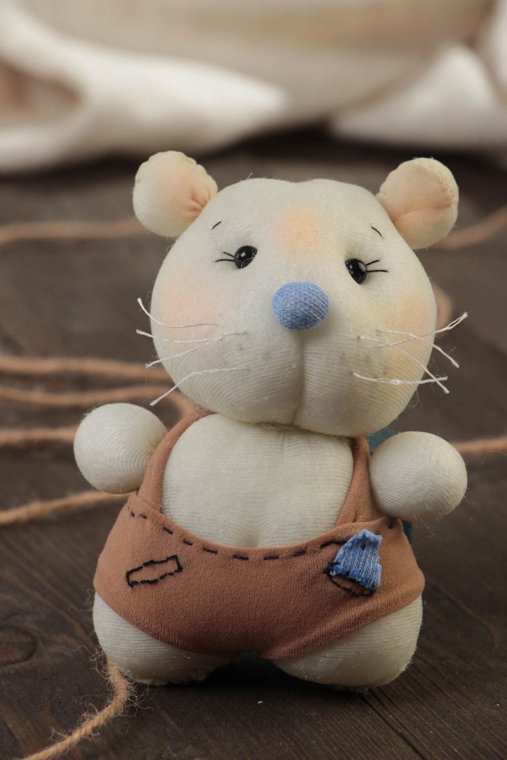 Originelles knuddeliges handgemachtes Interieur Spielzeug Maus aus Nylon foto 1