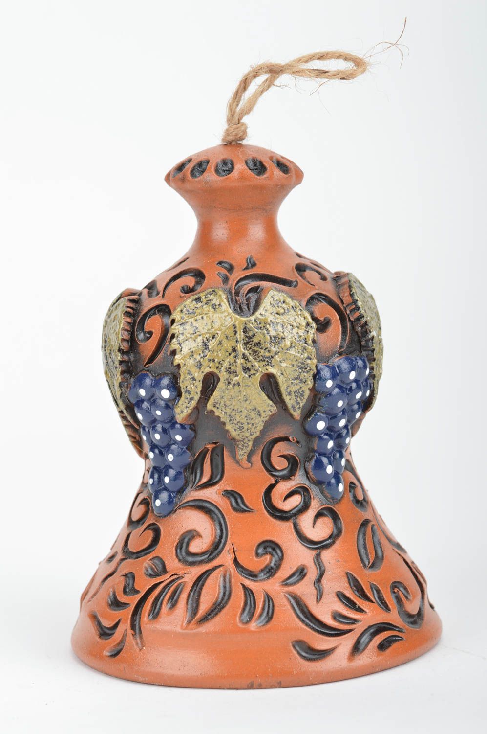 Campana de cerámica hecha a mano hermosa con modelados hermosa decorativa  foto 2