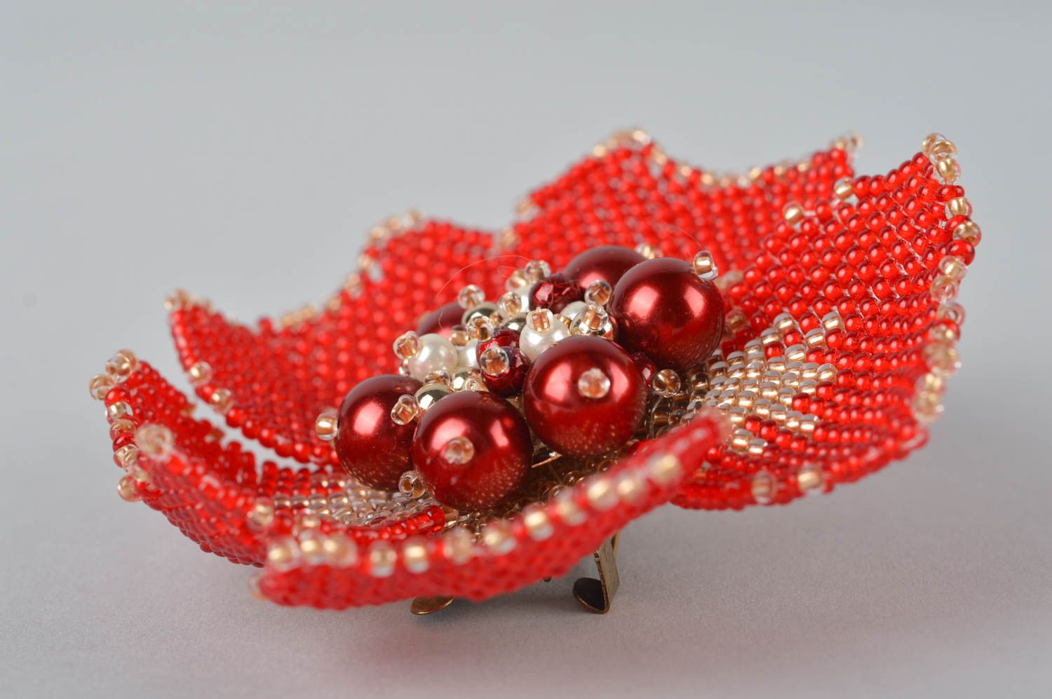 Barrette fleur rouge faite main Accessoire cheveux perles rocaille Cadeau femme photo 3