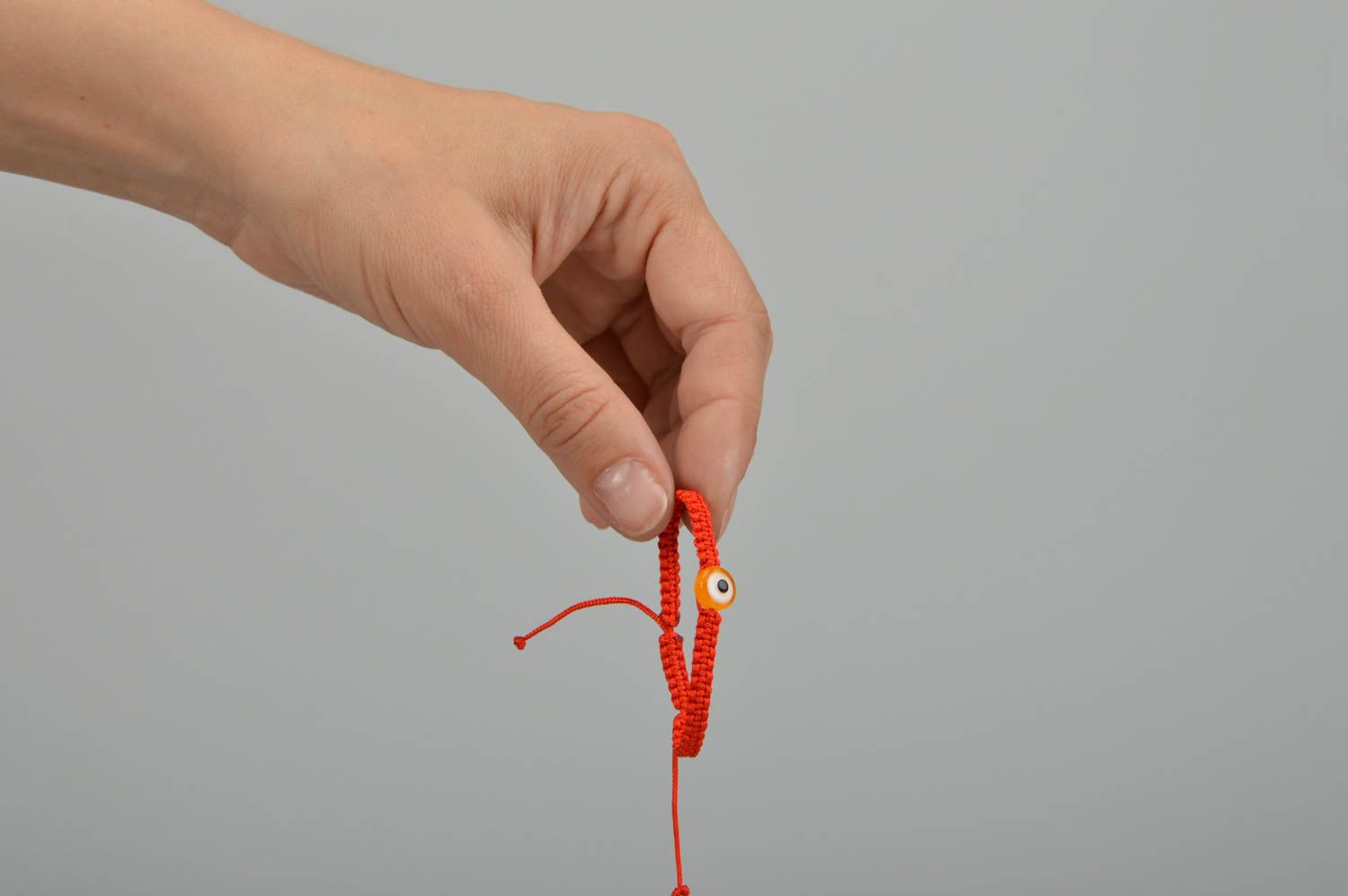 Bracelet fait main pour enfant tressé en lacet ciré rouge avec perle fantaisie photo 2
