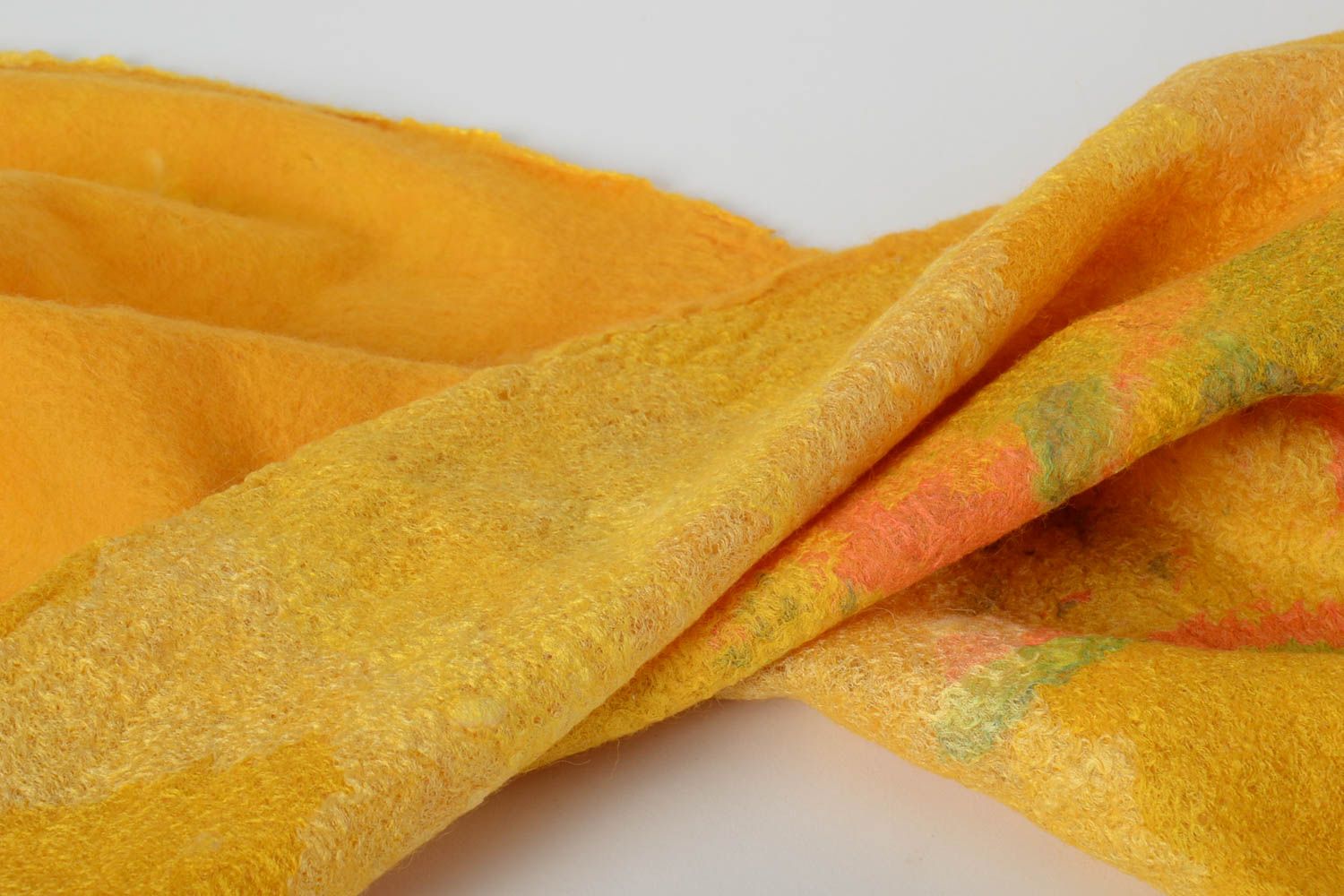 Женский шарф палантин ручной работы валяный палантин из шерсти желтый светлый фото 5