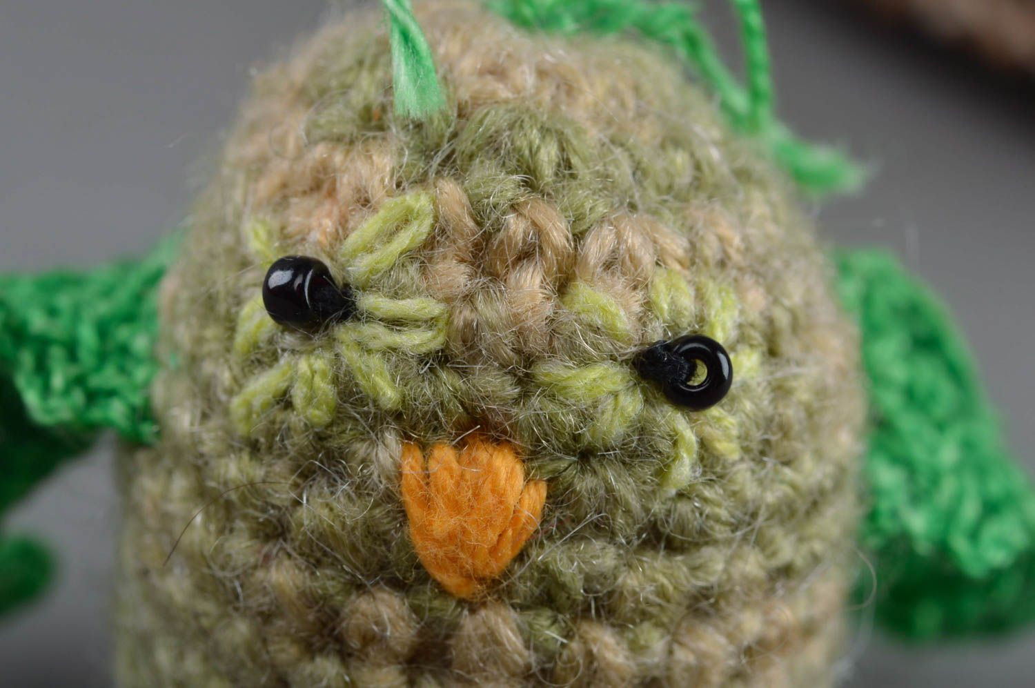 Petit jouet tricoté hibou fait main vert décoraitf original porte-clés photo 3