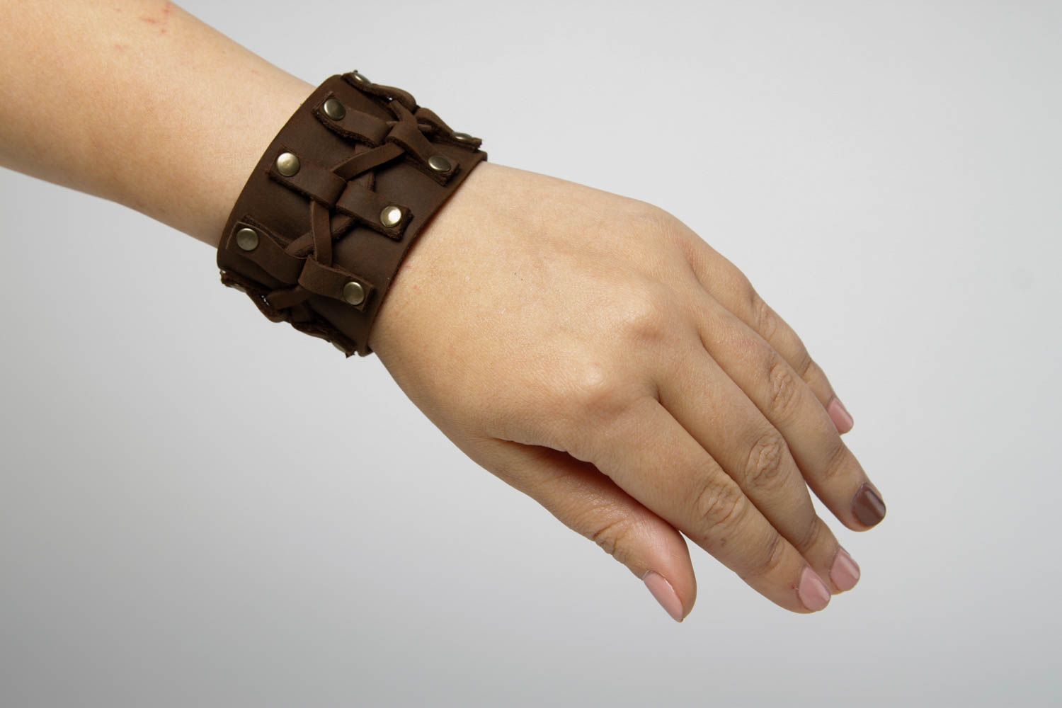 Bracciale in pelle fatto a mano accessorio originale braccialetto di tendenza foto 2
