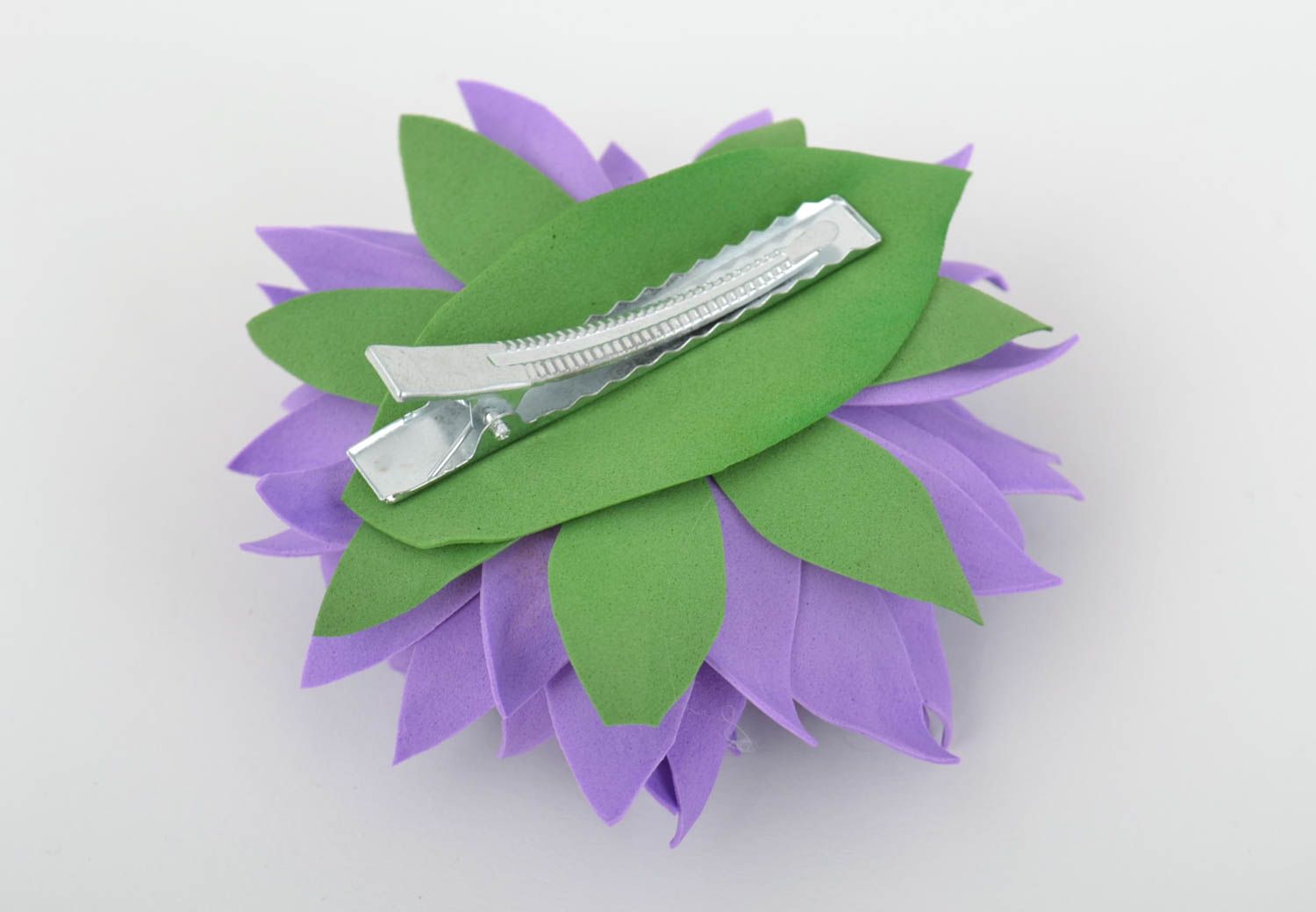 Объемная красивая заколка в виде цветка из фоамирана ручной работы фиолетовая  фото 7