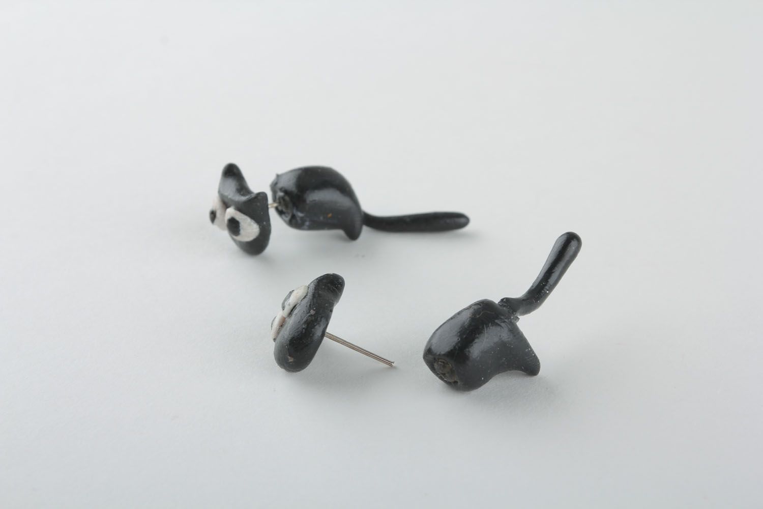 Fake ear plugs in the shape of kittens photo 4