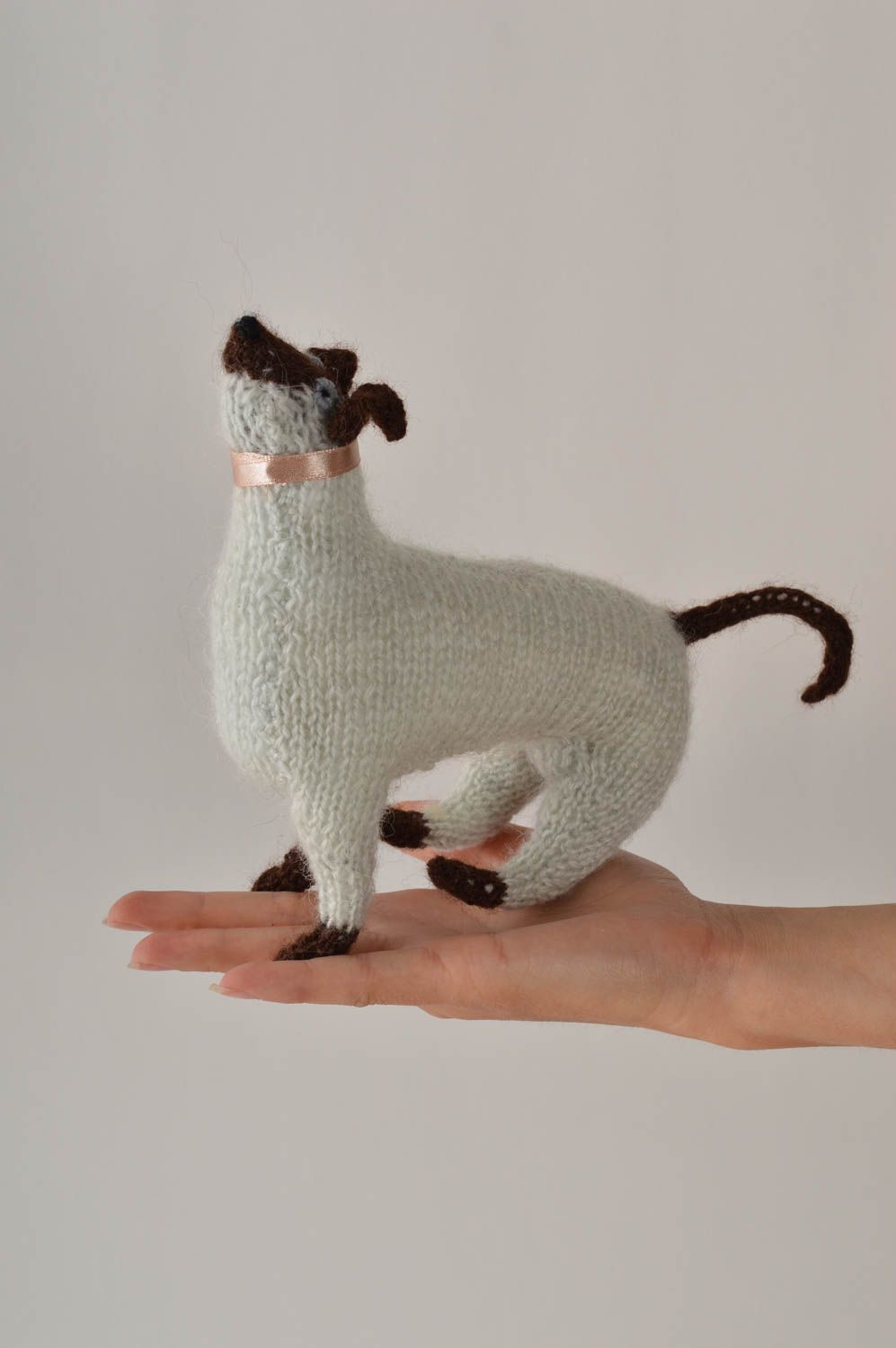 Peluche chat siamois Jouet fait main tricoté en mohair Cadeau pour enfant photo 5