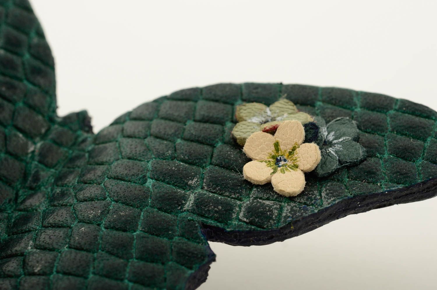 Broche faite main Bijou en cuir papillon vert foncé Cadeau femme élégant photo 4