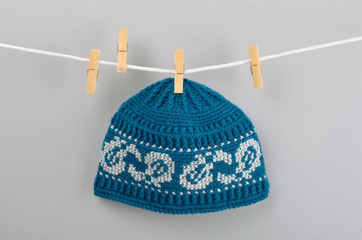 Вязаная шапка ручной работы мужская шапка красивая зимняя шапка голубая фото 2