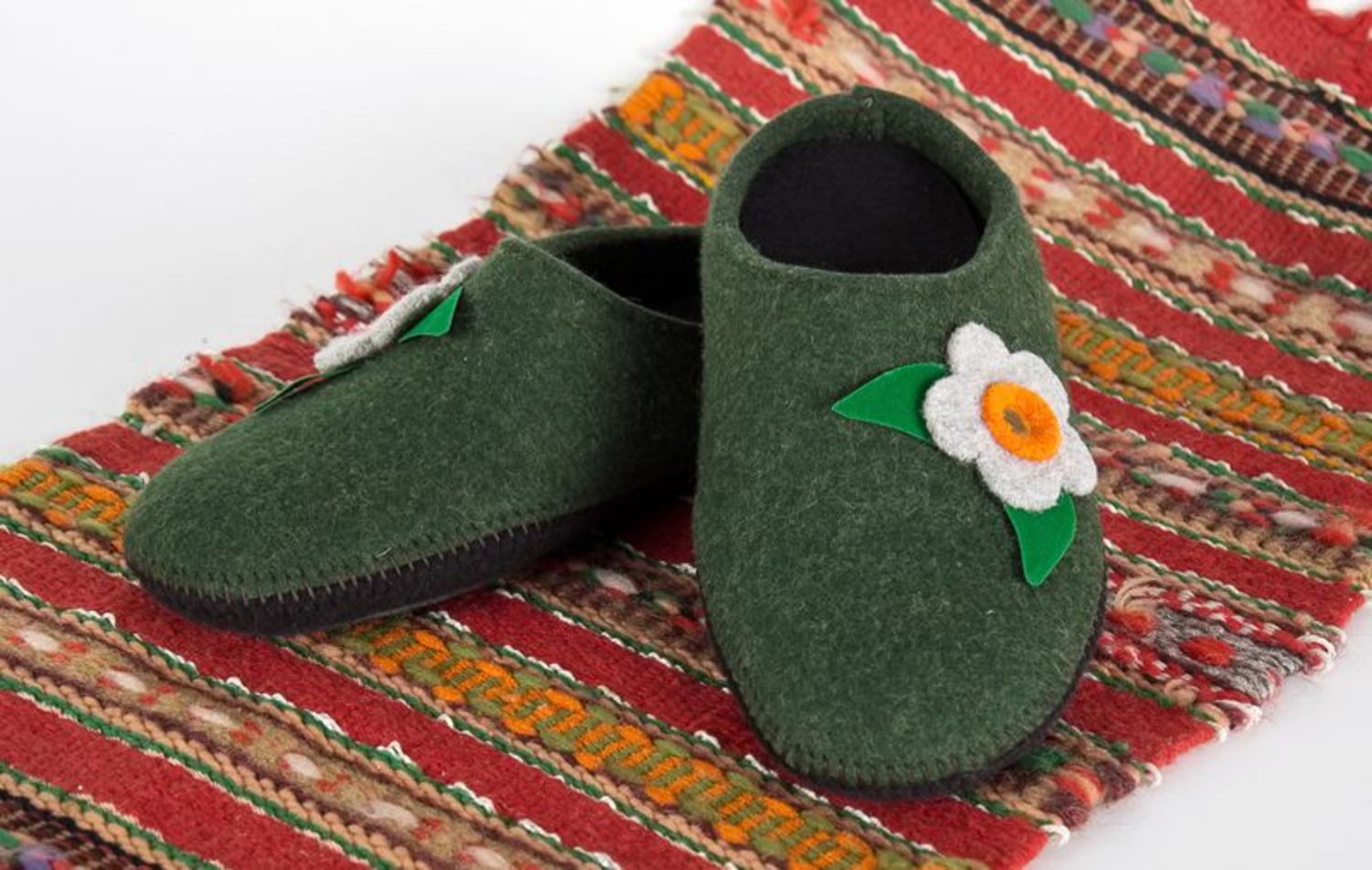 Women's clogs made of 100 felt of green color photo 1