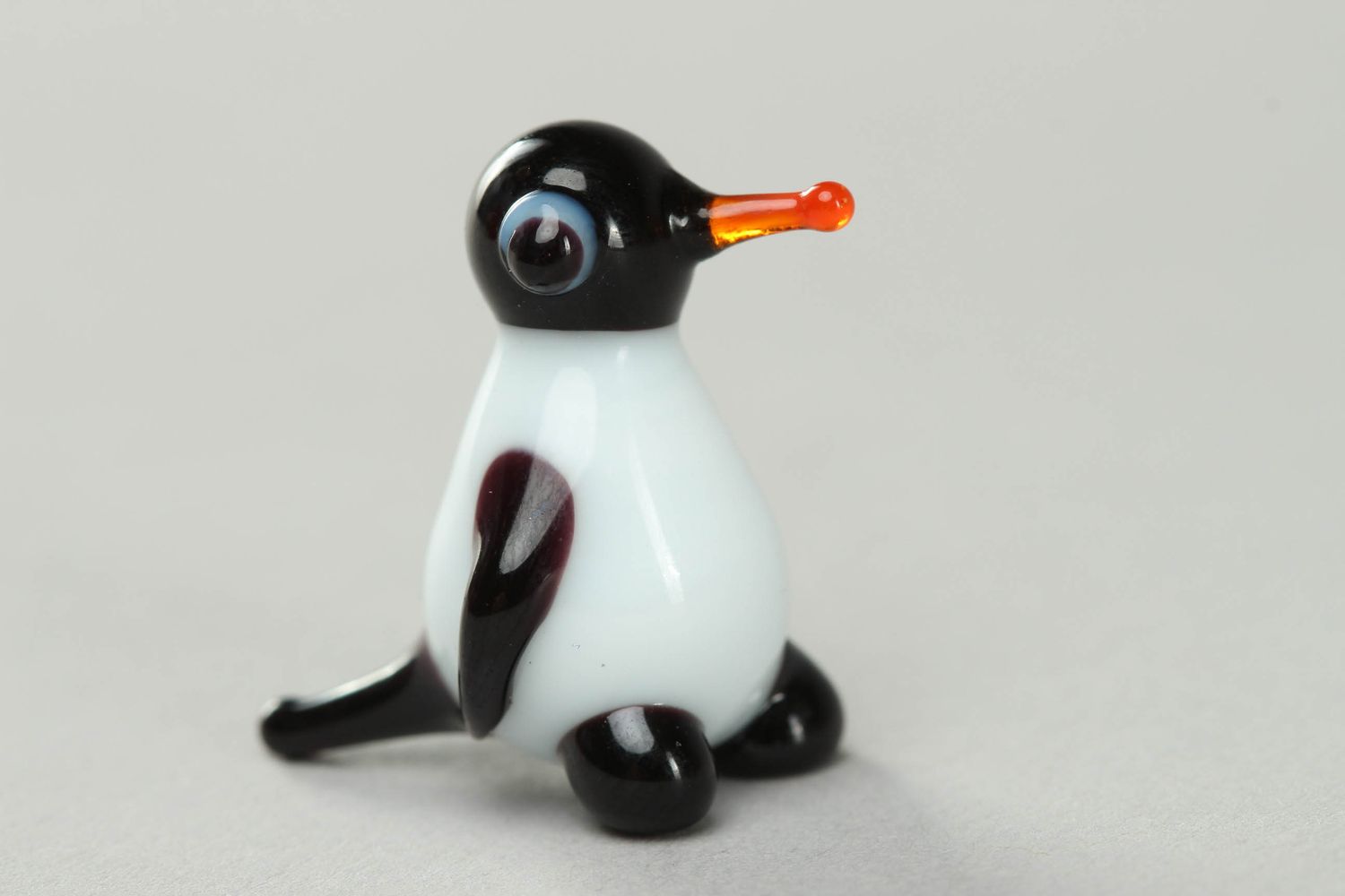 Figurine miniature en verre lampwork Pingouin photo 2