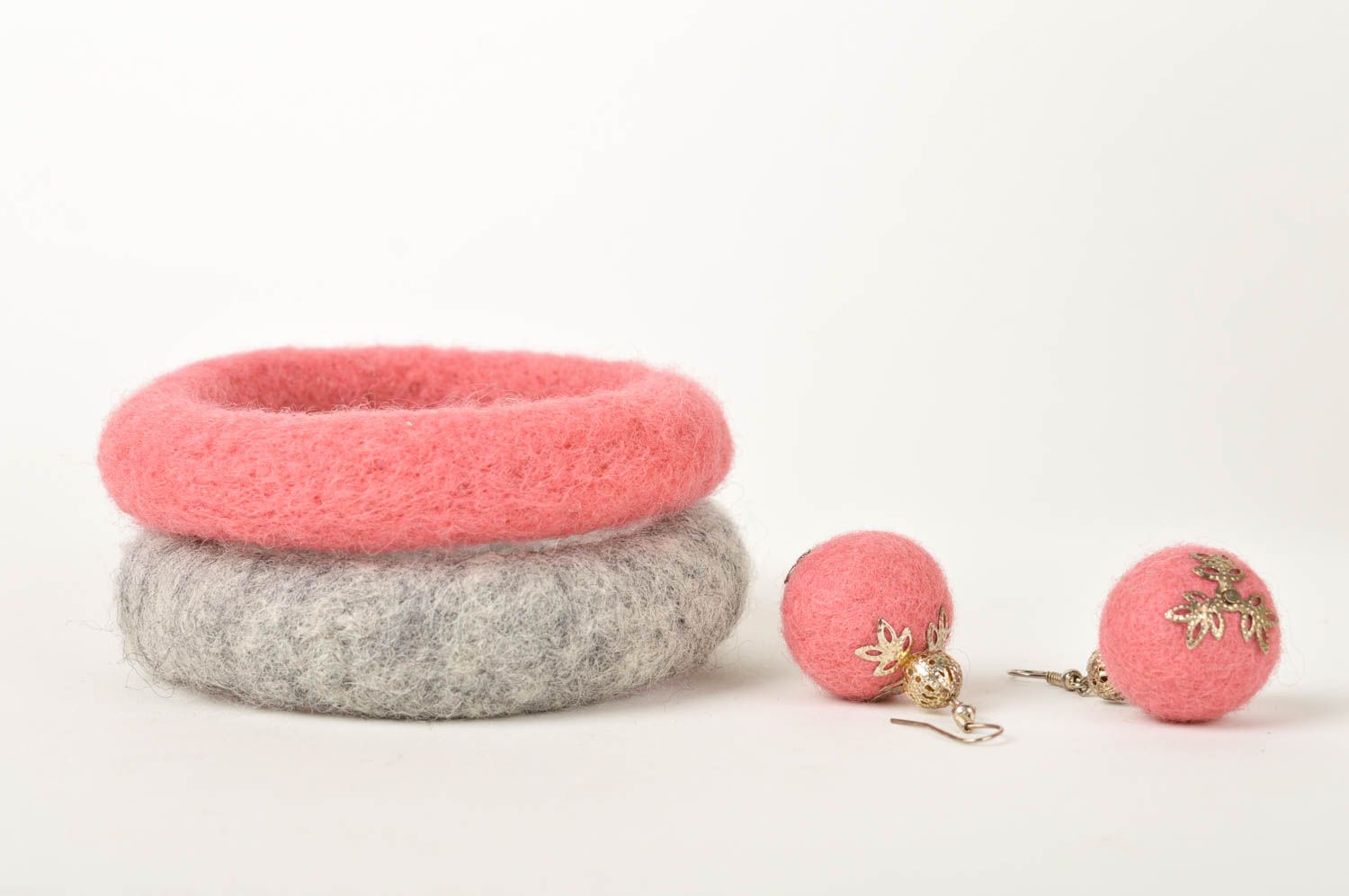 Handmade jewelry set felted wool ball earrings bracelet designs 3 pieces photo 5