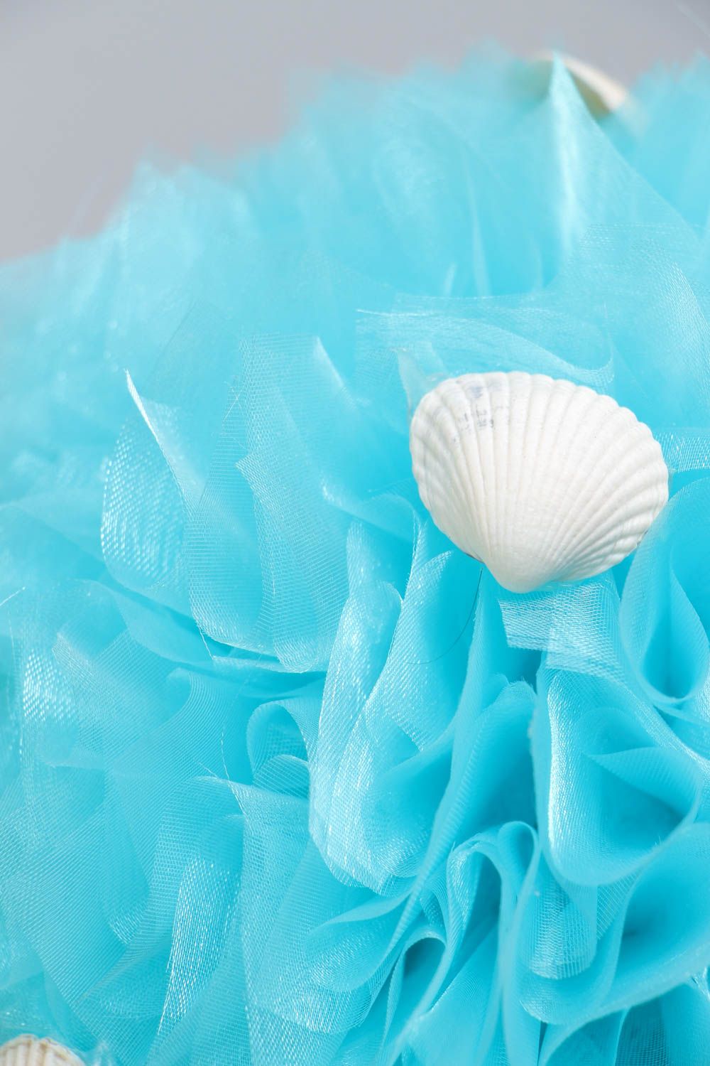 Topiario de velo azul con conchas blancas hecho a mano elemento decorativo foto 3