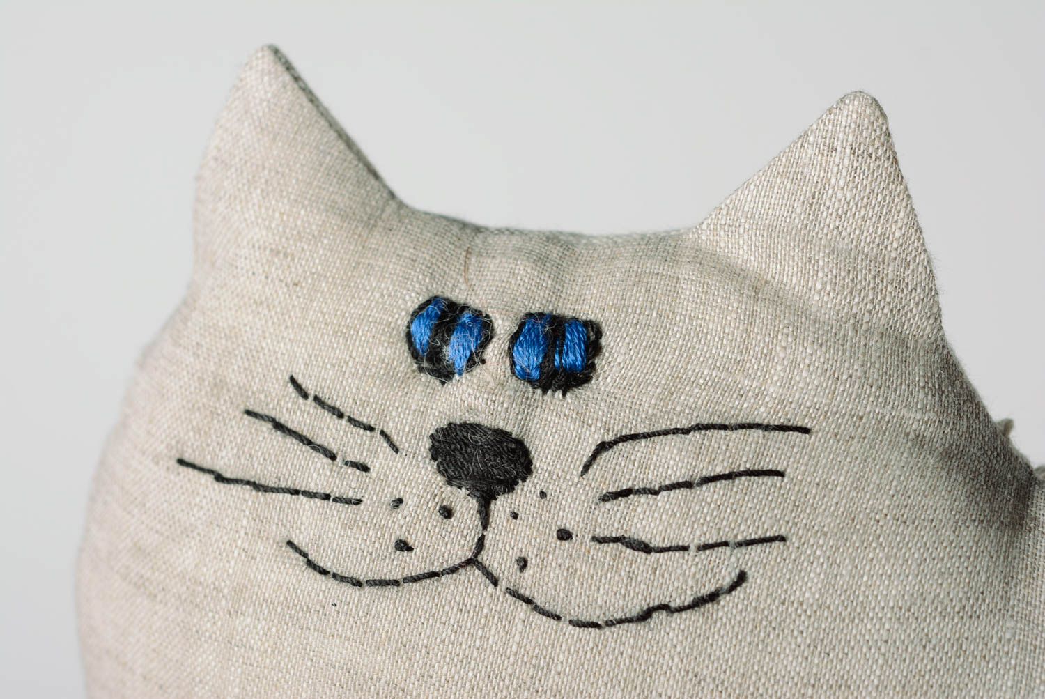Авторская мягкая игрушка кот из льна с вышивкой для ребенка любого возраста  фото 2