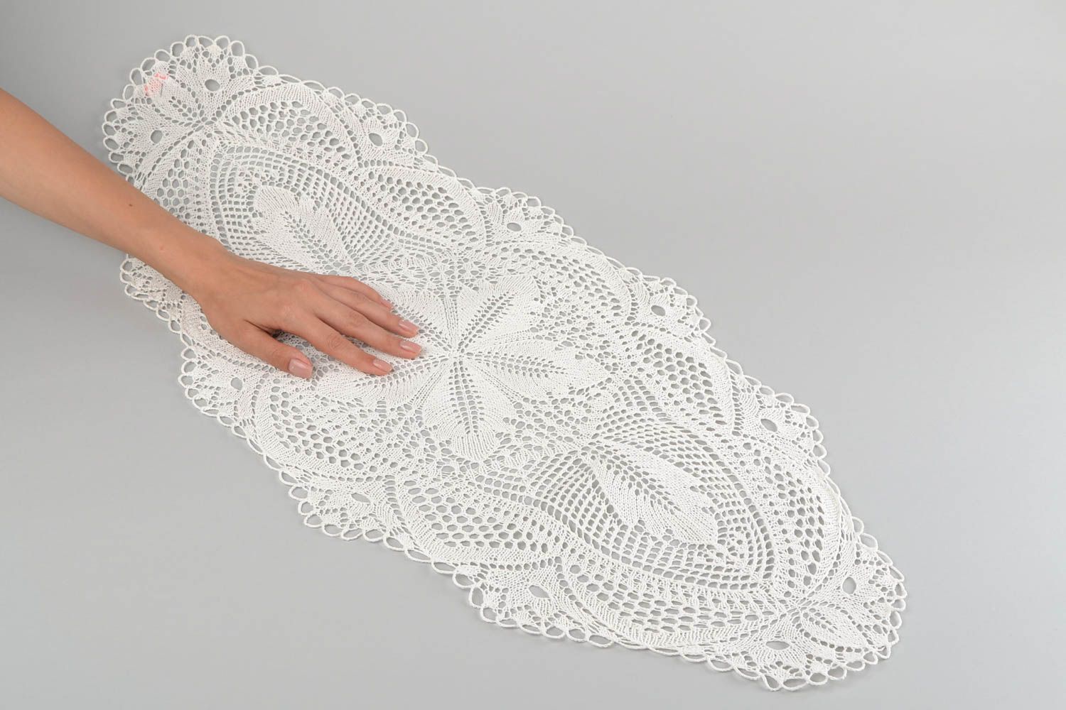 Дорожка спицами салфетка ручной работы белая длинная красивая декор для дома фото 2