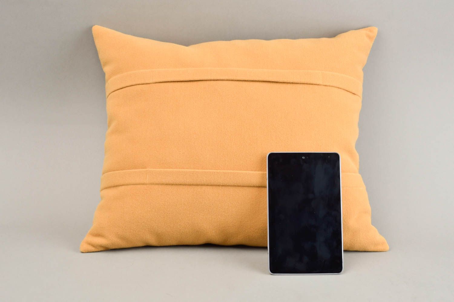 Подарок ручной работы подставка для планшета оранжевая оригинальная подушка фото 2