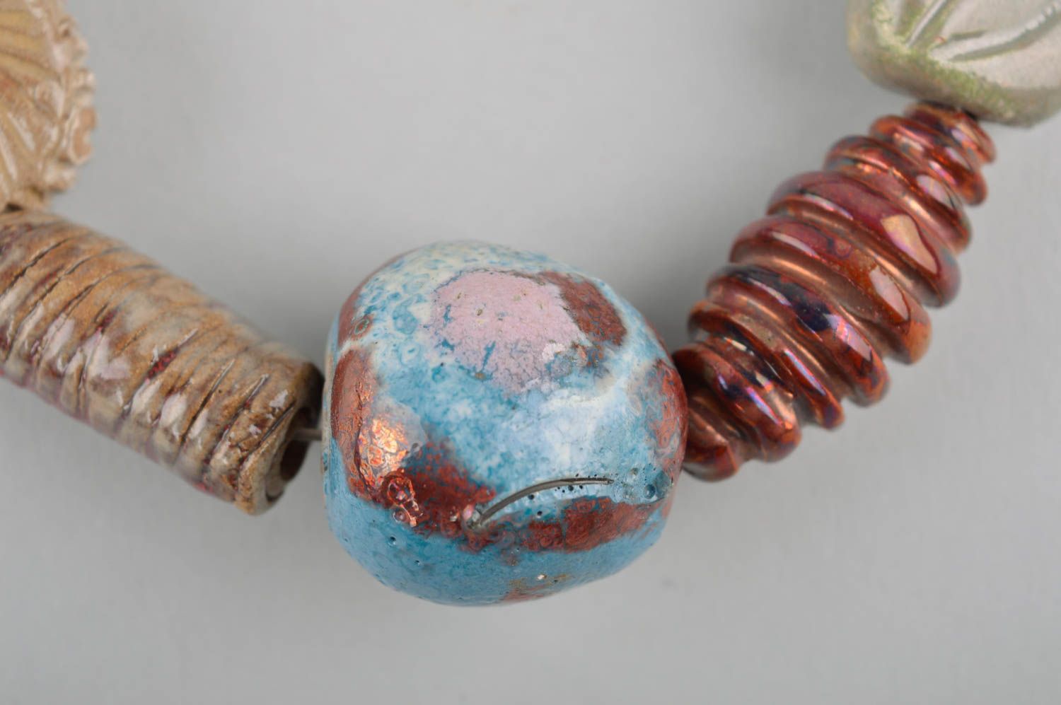 Колье из бусин украшение ручной работы бижутерия из керамики красивые бусы фото 3