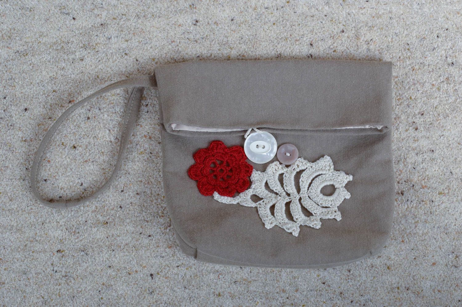 Sac bandoulière gris fait main Sac en lin avec fleur tricotée Cadeau femme photo 3