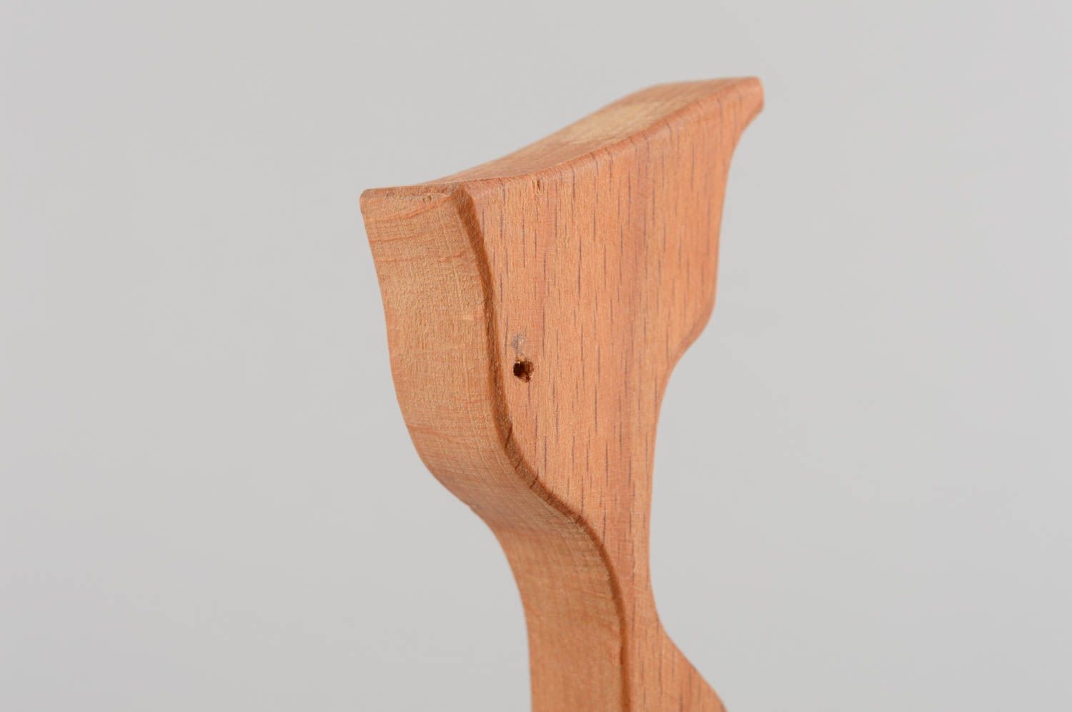 Figura de madera artesanal con forma de reloj de arena original foto 3