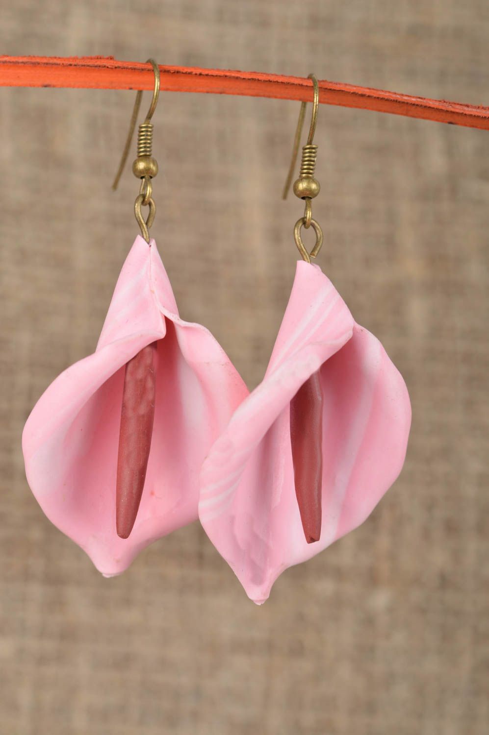 Серьги из полимерной глины с подвесками розовые красивые оригинальные с цветами фото 1