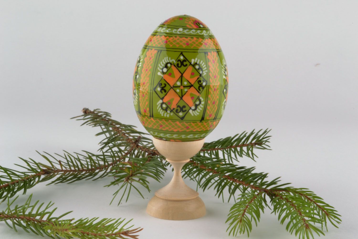 Huevo decorativo de madera foto 1