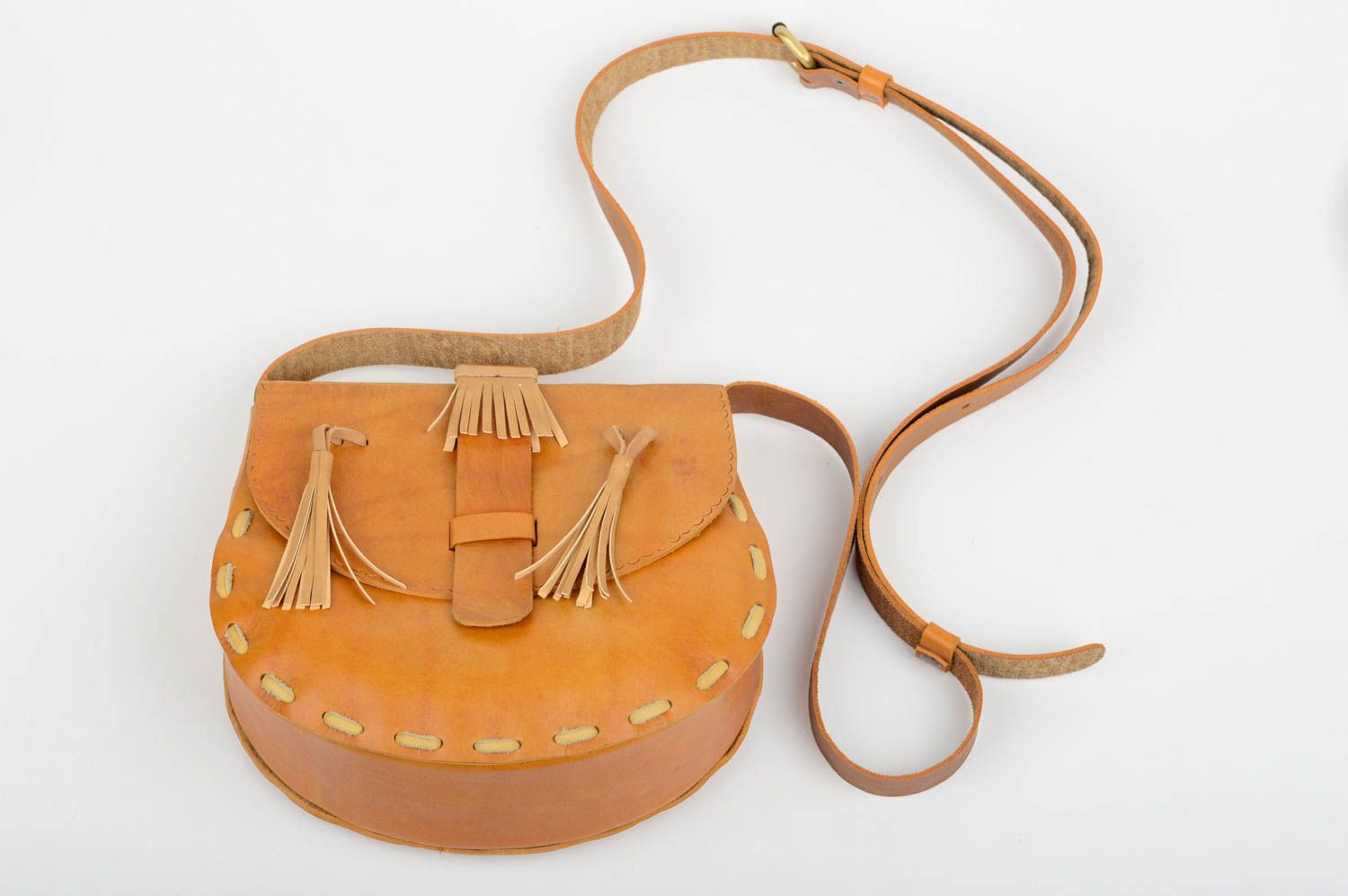 Kleine Umhängetasche handgeschaffen Leder Damentasche stilvolles Mode Accessoire foto 4