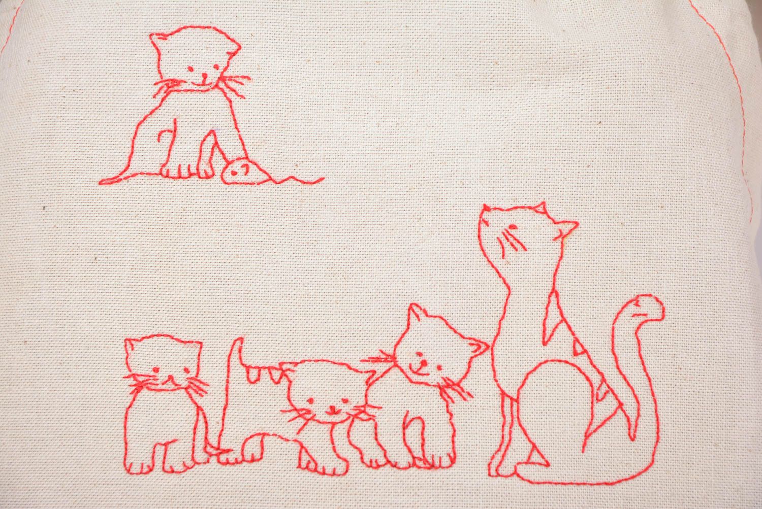 Textil Schürze für Frauen aus Halbleinen mit Stickerei weiß handmade Katzen foto 3