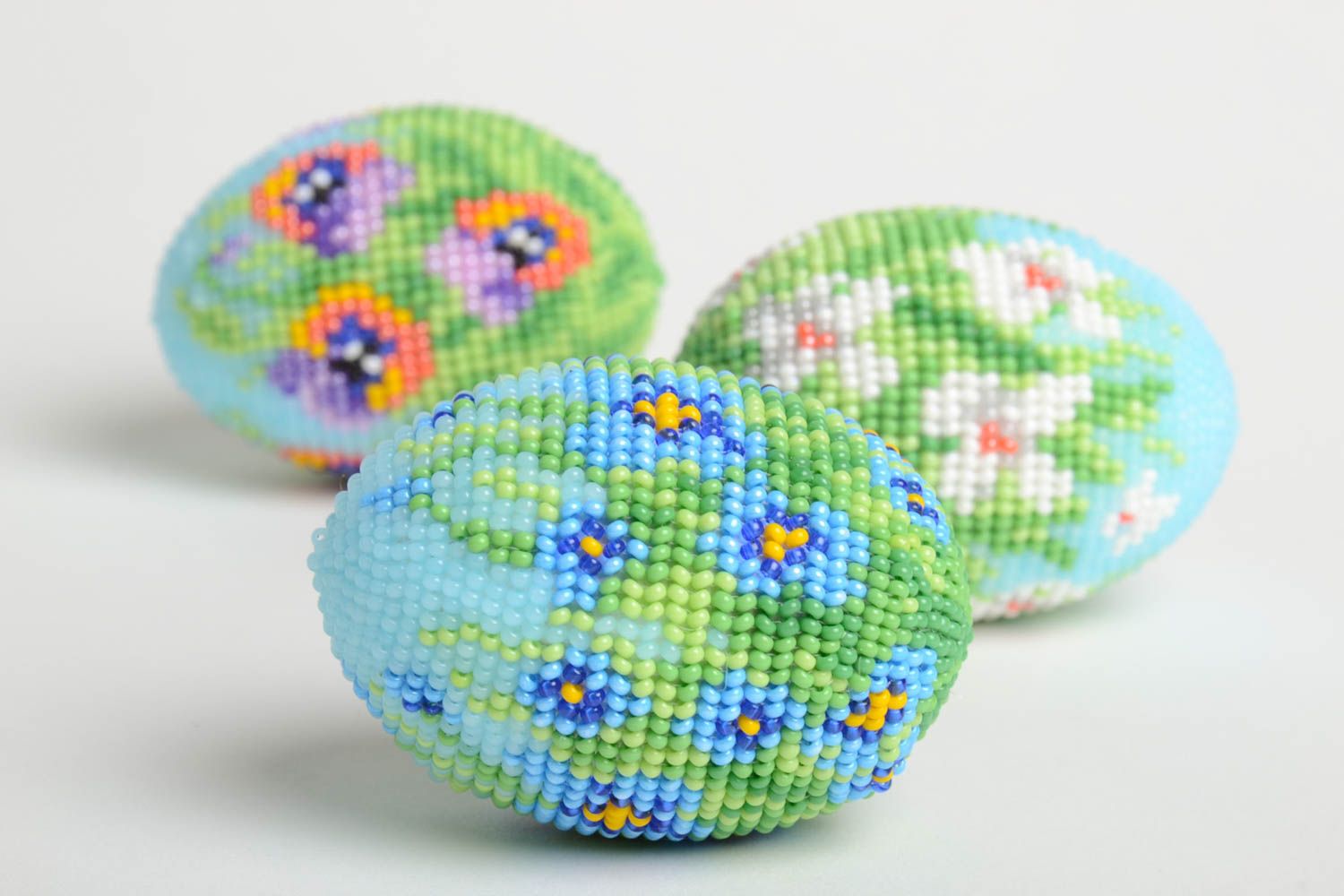 Яйца из бисера пасхальные сувениры ручной работы декоративные элементы набор  фото 5