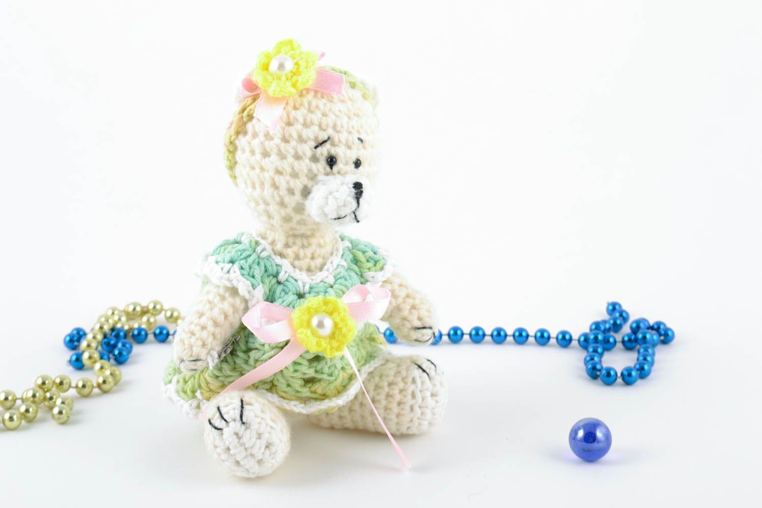 Petit jouet décoratif tricoté en laine fait main original pour enfant Ours photo 1