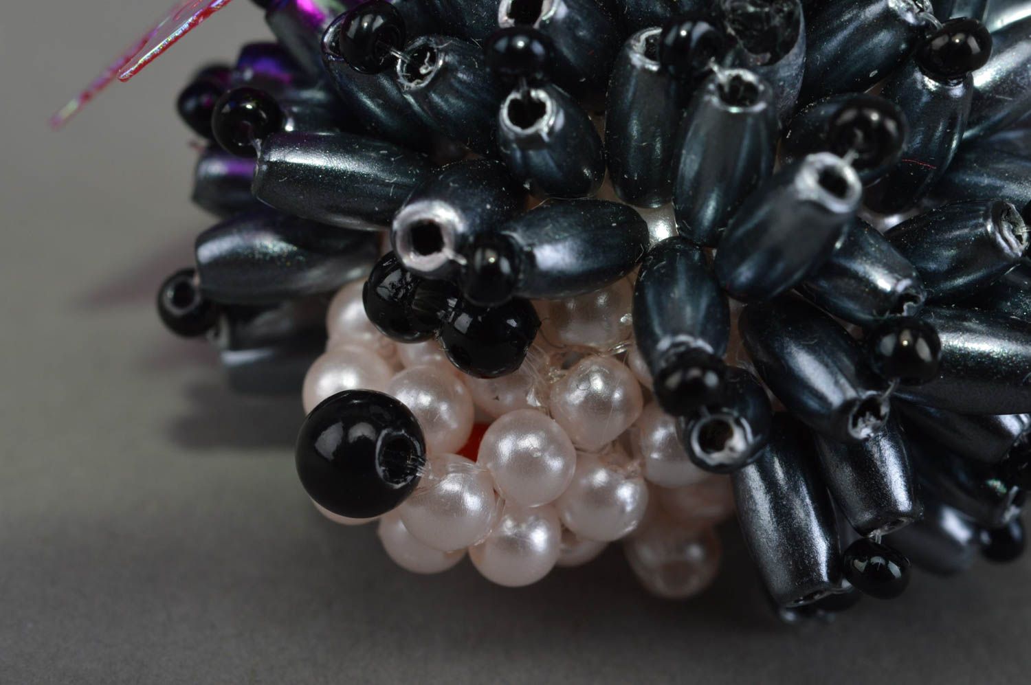 Hérisson en perles de rocaille gris avec feuille figurine décorative faite main photo 5