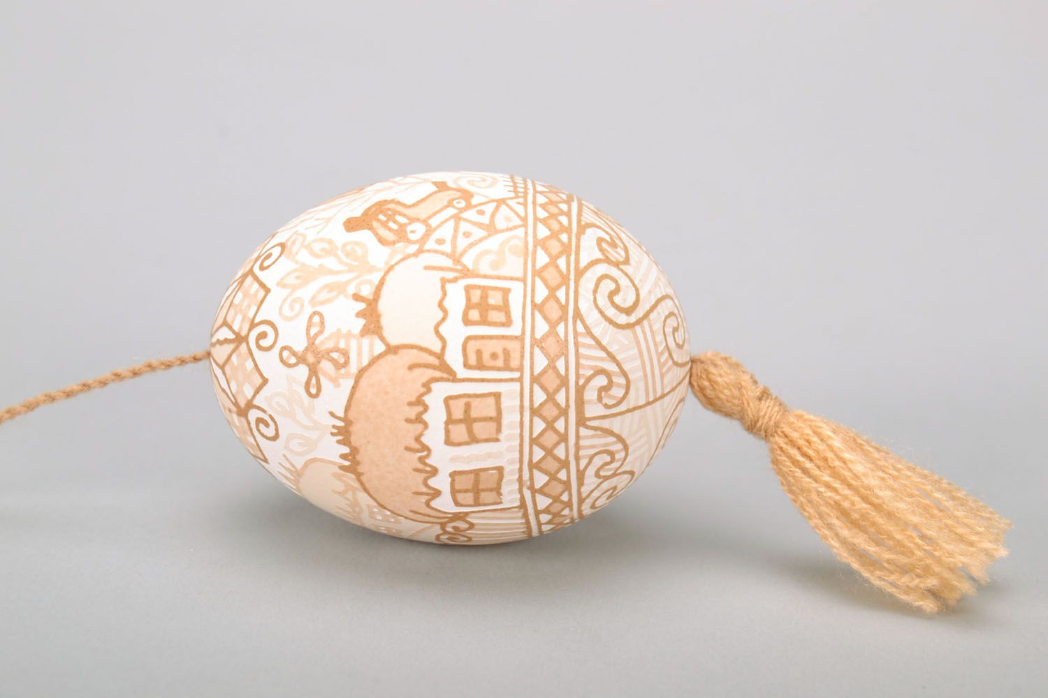 Ovo da Páscoa com borla feito à mão pintado  foto 3