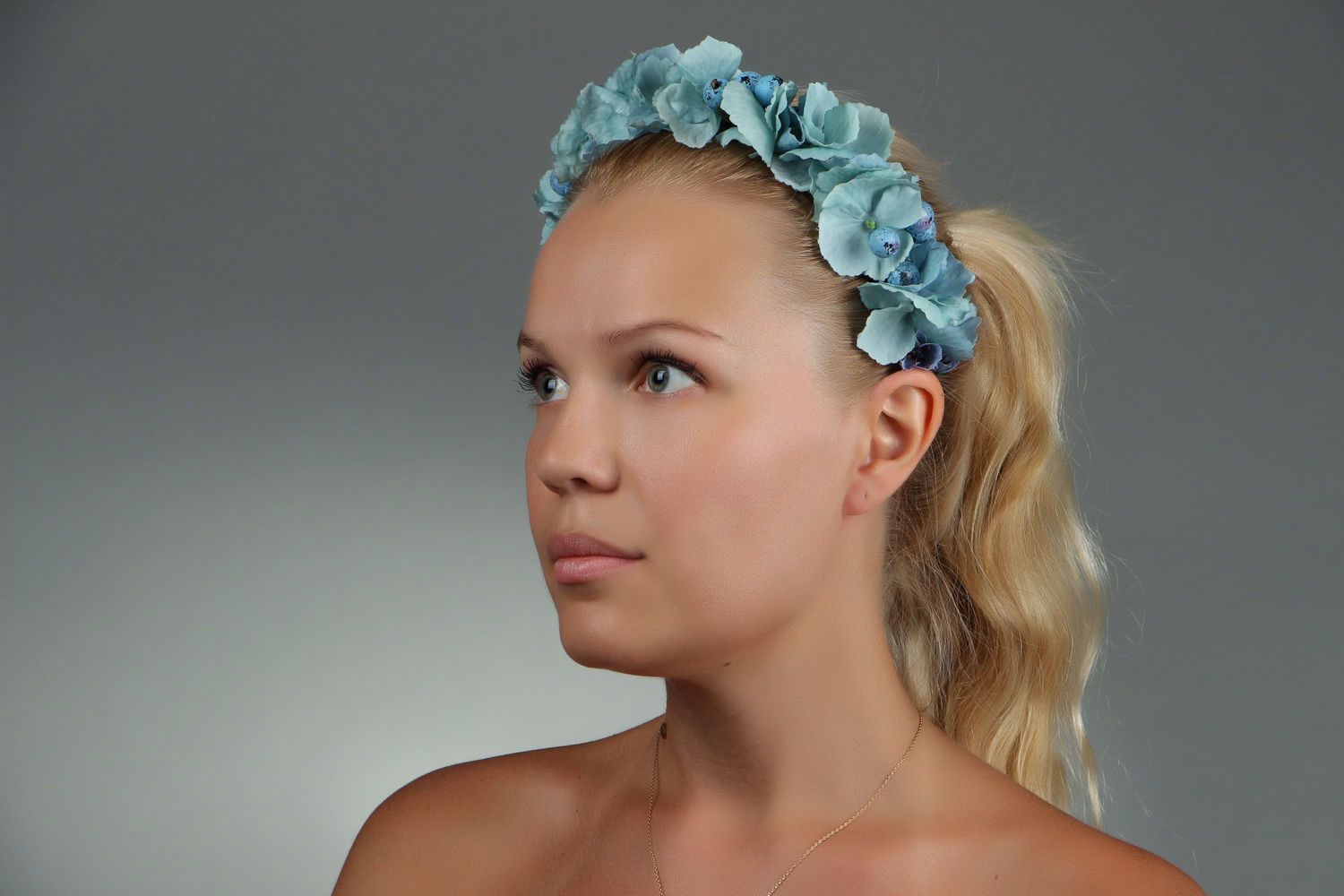 Blue headband with artificial flowers photo 1