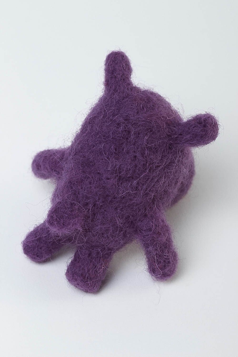 Игрушка ручной работы фиолетовый бегемот валяная игрушка детский декор для дома фото 4