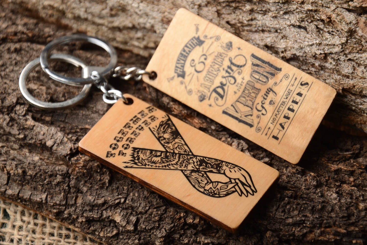 Porte-clés en bois faits main originaux serviettage 2 pièces Accessoires design photo 1