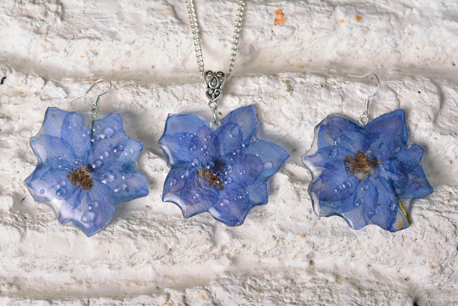 Parure de Bijoux en résine faite main fleurs bleues Boucles d'oreilles pendentif photo 3
