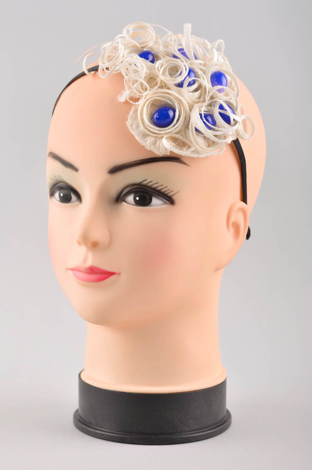 Serre-tête à fleurs fait main Accessoire coiffure blanc-bleu Cadeau femme photo 2