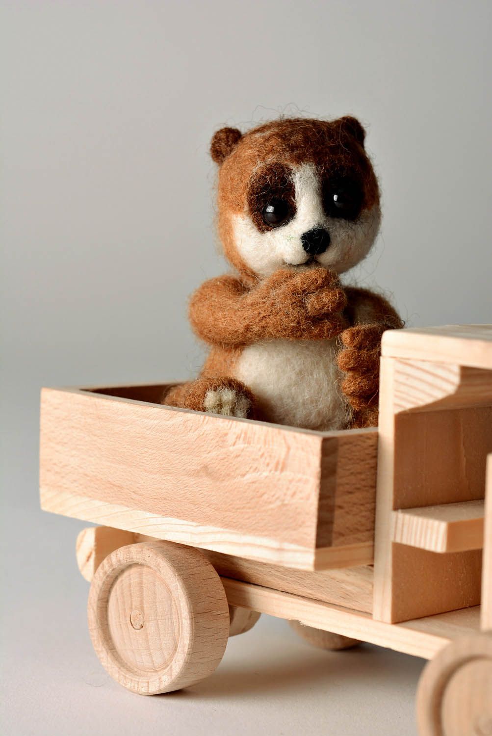 Brinquedo macio em técnica de feltragem de lã Lemur foto 3