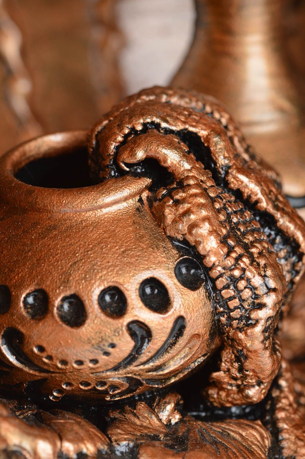 Keramische Vase aus Ton für Dekor mit Kanne drinnen schön handgefertigt grell foto 4