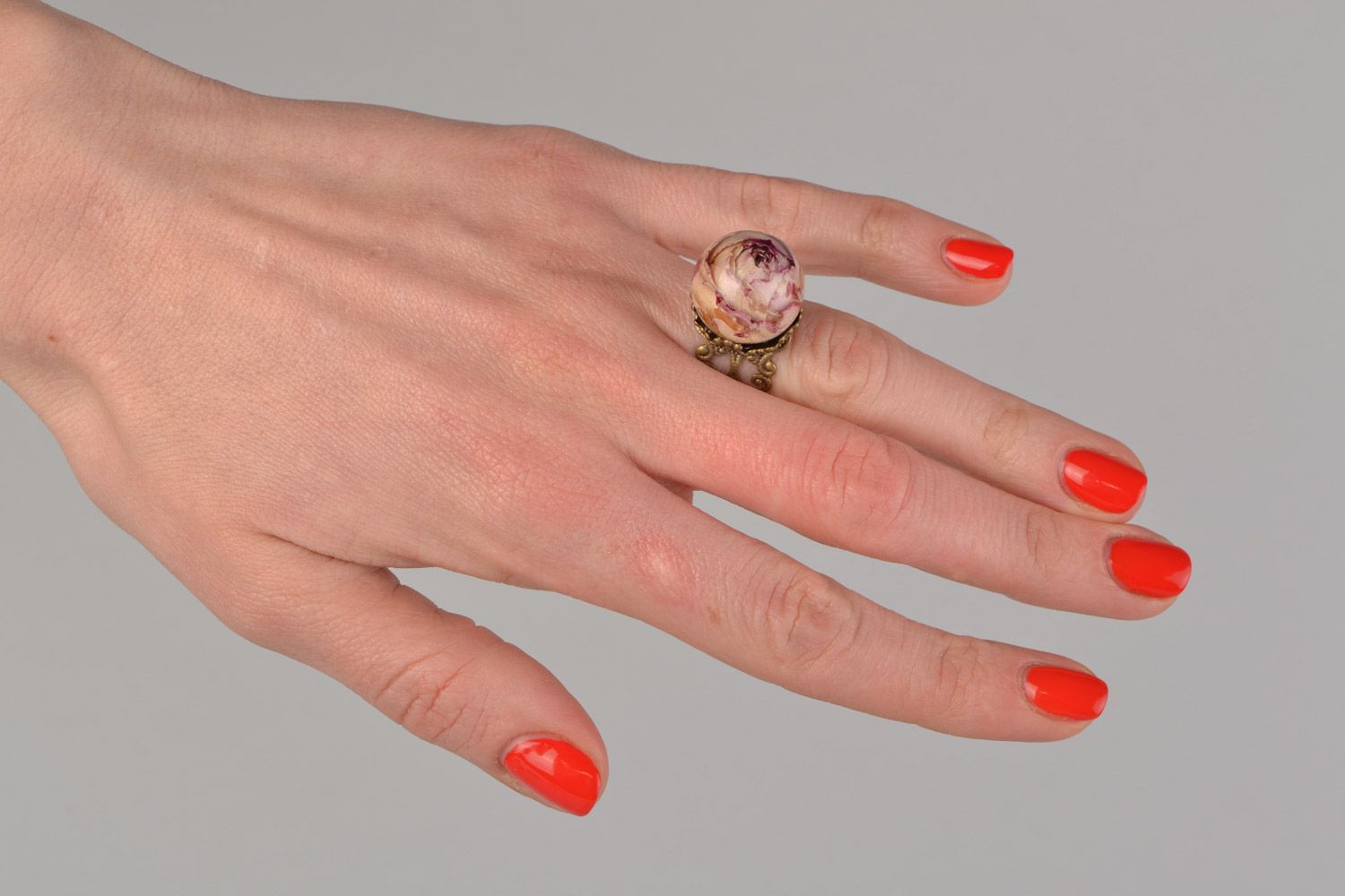 Handmade eleganter origineller massiver Ring mit echter Blume Rose im Epoxidharz  foto 2