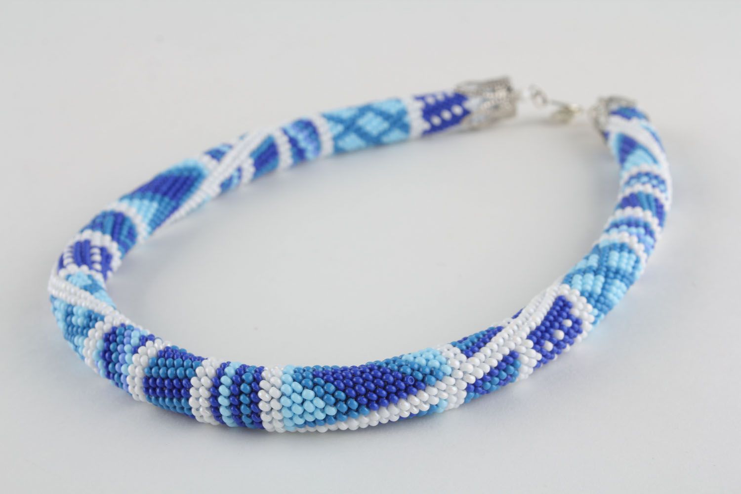 Woven cord necklace with geometric pattern photo 3